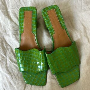 JAGGAR The Label Size 39 Patent Snakeskin Green Mules